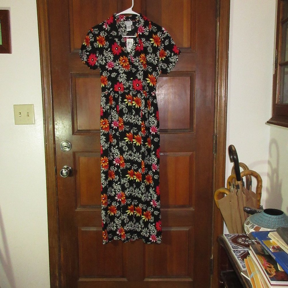 NEW Small Machine Washable Floral Maxi Dress
